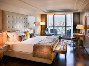 Executive Suite, 1 King Bed, Balcony