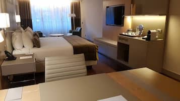 Deluxe-Suite, 1 Doppelbett, barrierefrei, Parkblick | Blick auf die Stadt