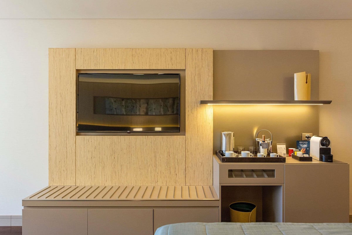 Deluxe Suite, 2 Single Beds, Accessible, Park View