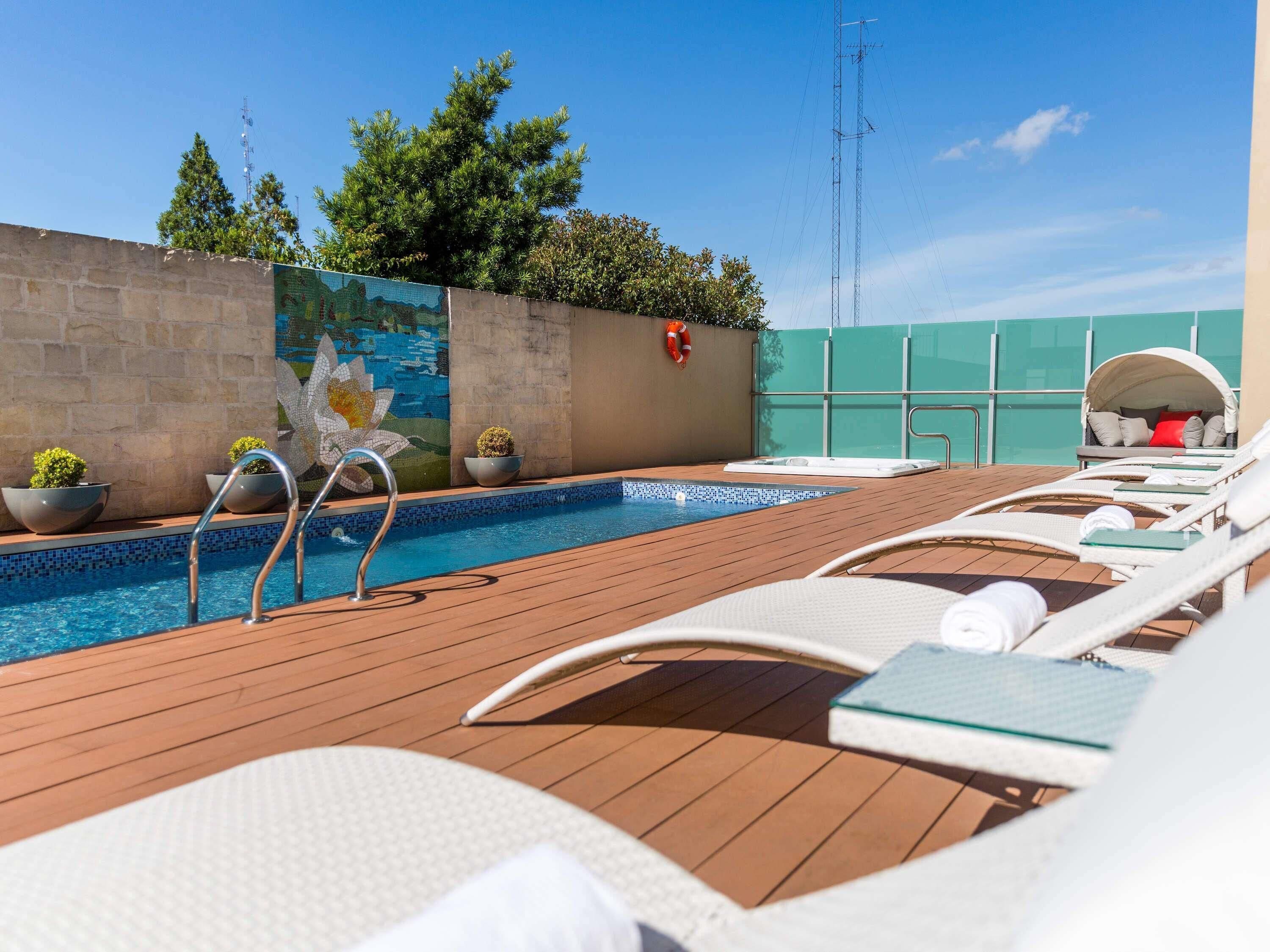 Outdoor pool, open 9:00 AM to 9:00 PM, pool loungers, lifeguards on site