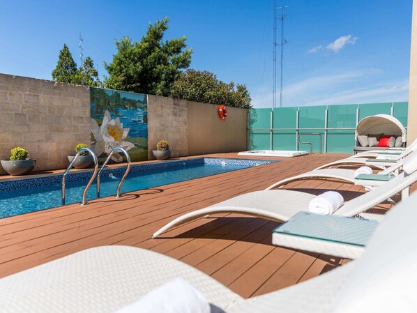 Outdoor pool, open 9:00 AM to 9:00 PM, pool loungers, lifeguards on site