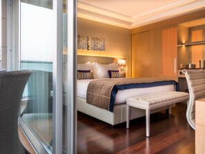Habitación Deluxe, 1 cama King size, balcón | Sábanas de algodón egipcio, ropa de cama de alta calidad y edredón