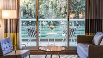 Suite Deluxe, 1 cama de matrimonio grande, balcón | Sábanas de algodón egipcio y ropa de cama de alta calidad