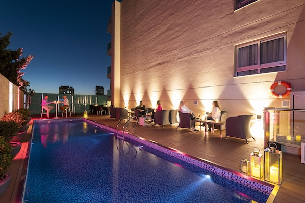 Outdoor pool, open 9:00 AM to 9:00 PM, pool loungers, lifeguards on site