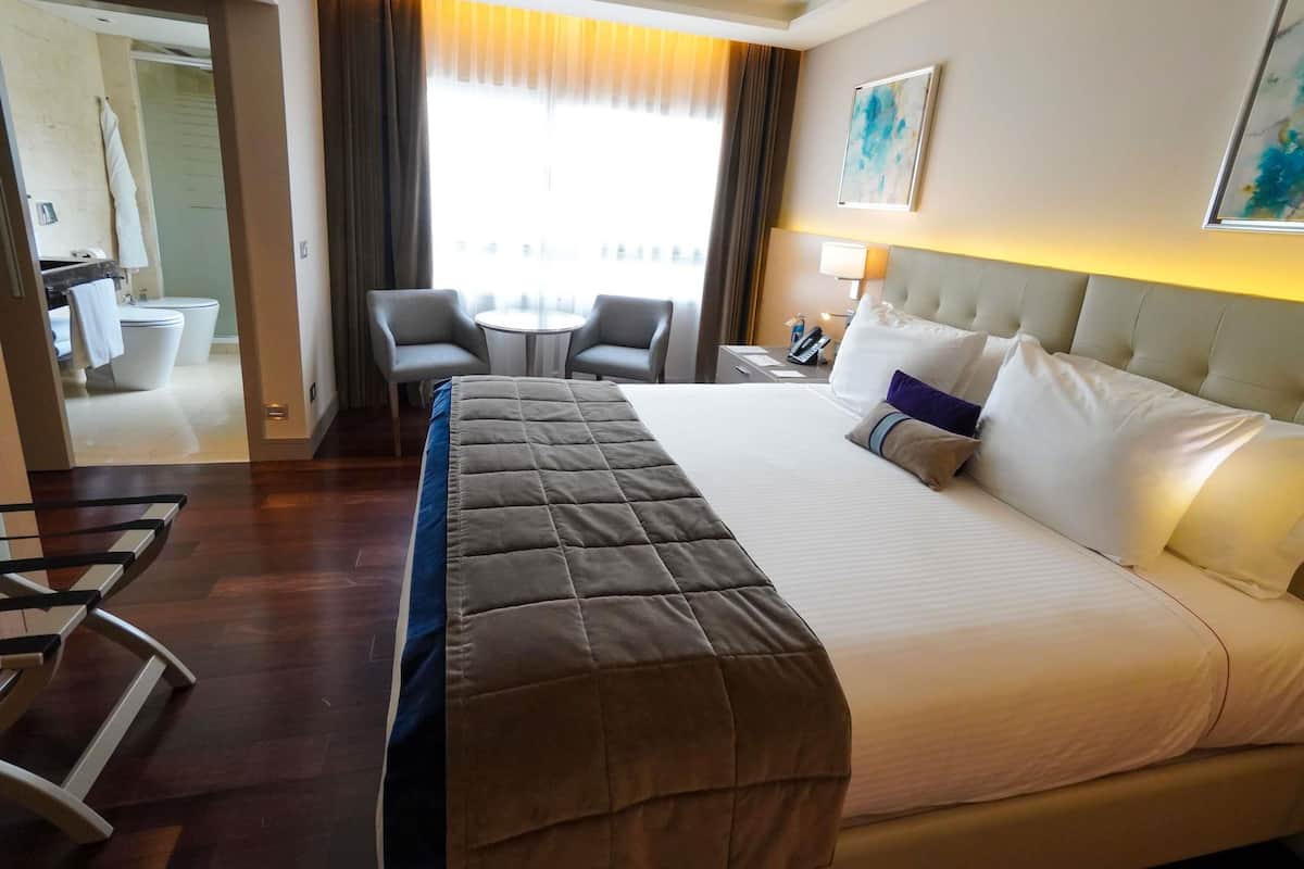Superior Room, 1 King Bed | Egyptian cotton sheets, premium bedding, down duvets, minibar