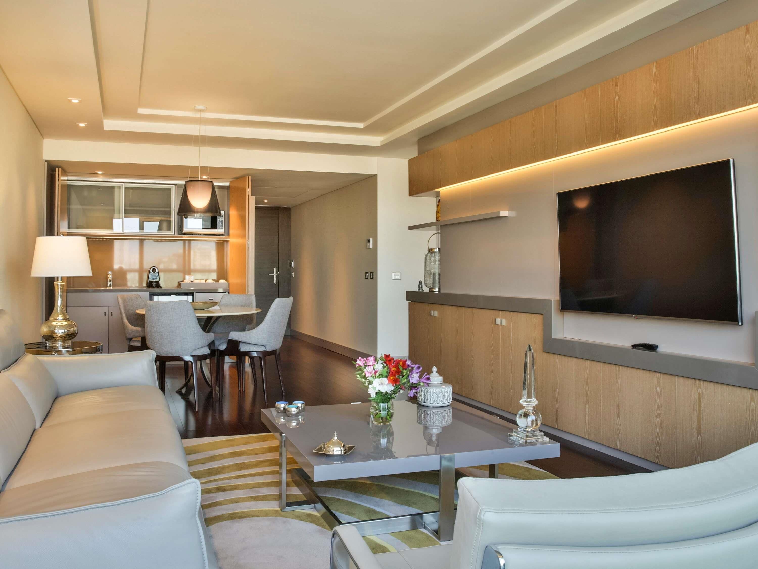 Executive suite, 1 kingsize bed, balkon | Woonruimte | Lcd-televisie