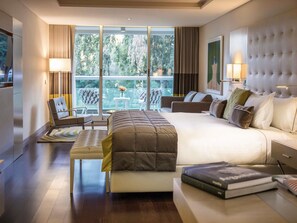 Deluxe Suite, 1 King Bed, Balcony