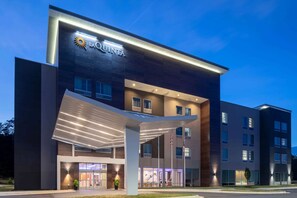 Exterior - La Quinta Inn & Suites by Wyndham Greensboro Arpt High Point (Greensboro)