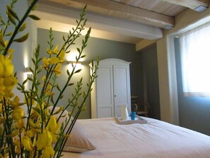 双人房 | 隔音、免费 WiFi、床单、轮椅无障碍