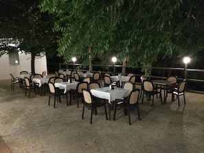 Breakfast, lunch, dinner served; local cuisine - Camping ValdeArenas (Iznajar)