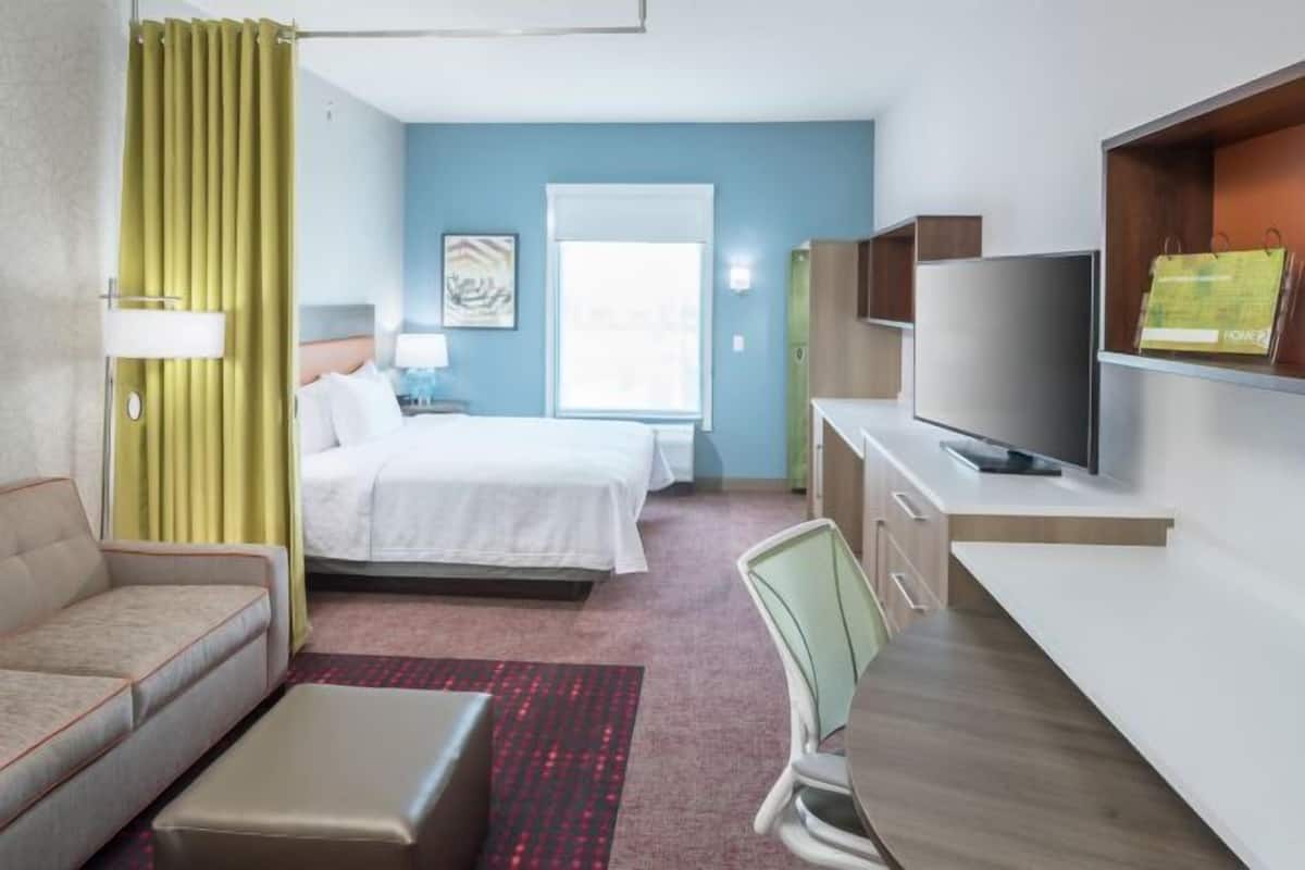 Ropa de cama de alta calidad y escritorio