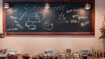 Colazione continentale, servita tutte le mattine (8 EUR a persona)