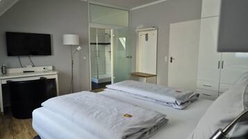 Classic-Doppelzimmer | Schreibtisch, Zustellbetten, kostenloses WLAN, Bettwäsche