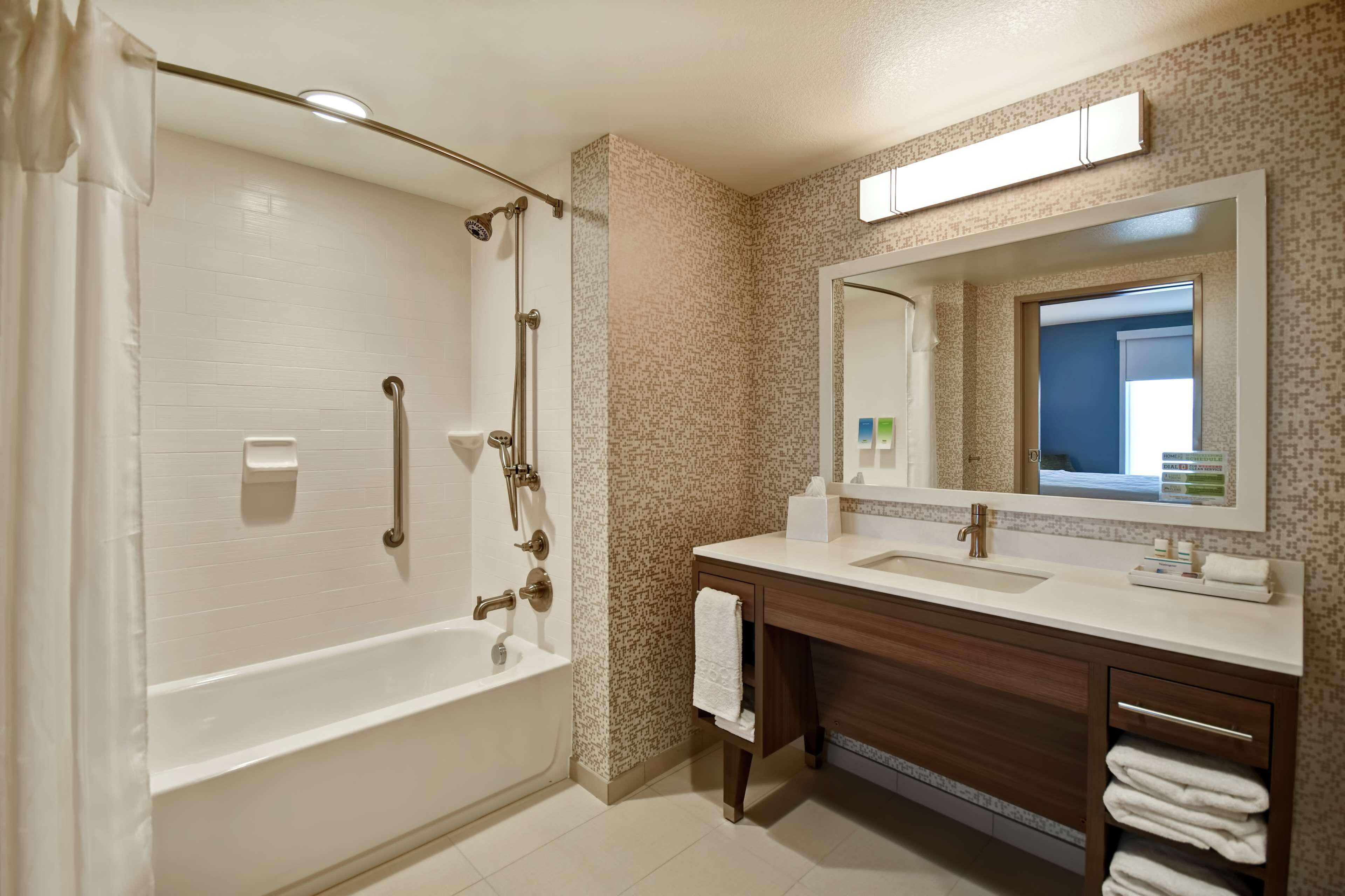 suite, 1 king bed, accessible, bathtub (mobility & hearing) | bathroom | free toiletries, hair dryer, towels
