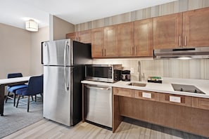 Tủ lạnh, lò vi sóng, bếp nấu, máy rửa bát