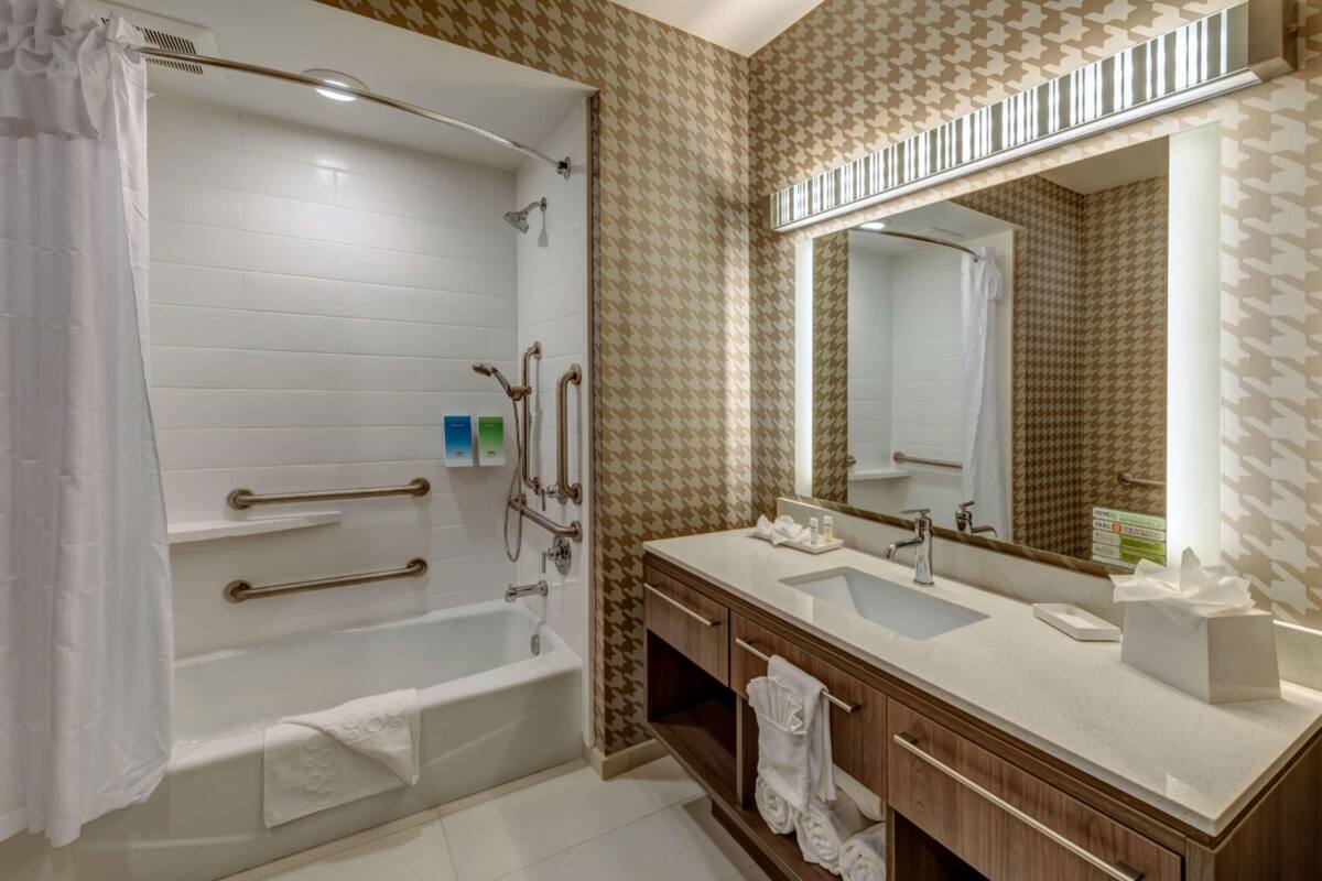 Bathroom | Free toiletries, hair dryer