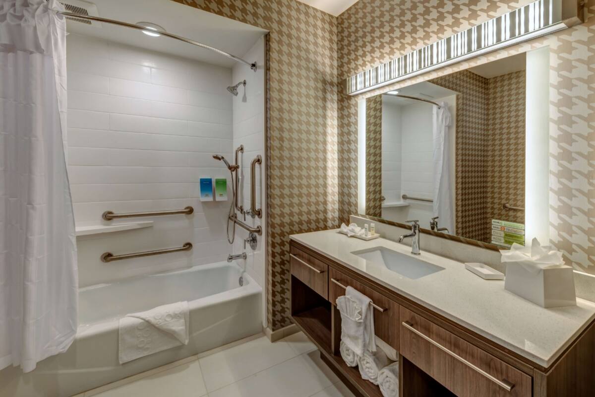 free toiletries, hair dryer