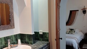 BALI | Bathroom