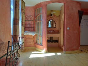 MAROC | Bad | Dusj, toalettartikler (inkludert), hårføner og håndklær