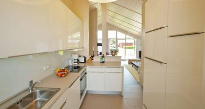 Exclusive puutalo korkea tunnetta aivan Pohjanmeren padon