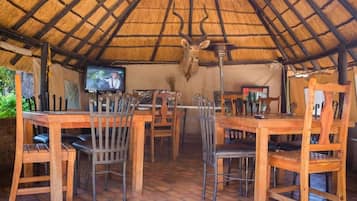 Se sirven desayunos, comidas y cenas