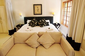 Camera Luxury con letto matrimoniale o 2 letti singoli, 1 camera da letto, vista giardino | 1 camera, biancheria da letto di alta qualità, copriletto in piuma