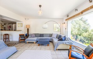 TV, DVD player - Gorgeous home in Calvi (Calvi)