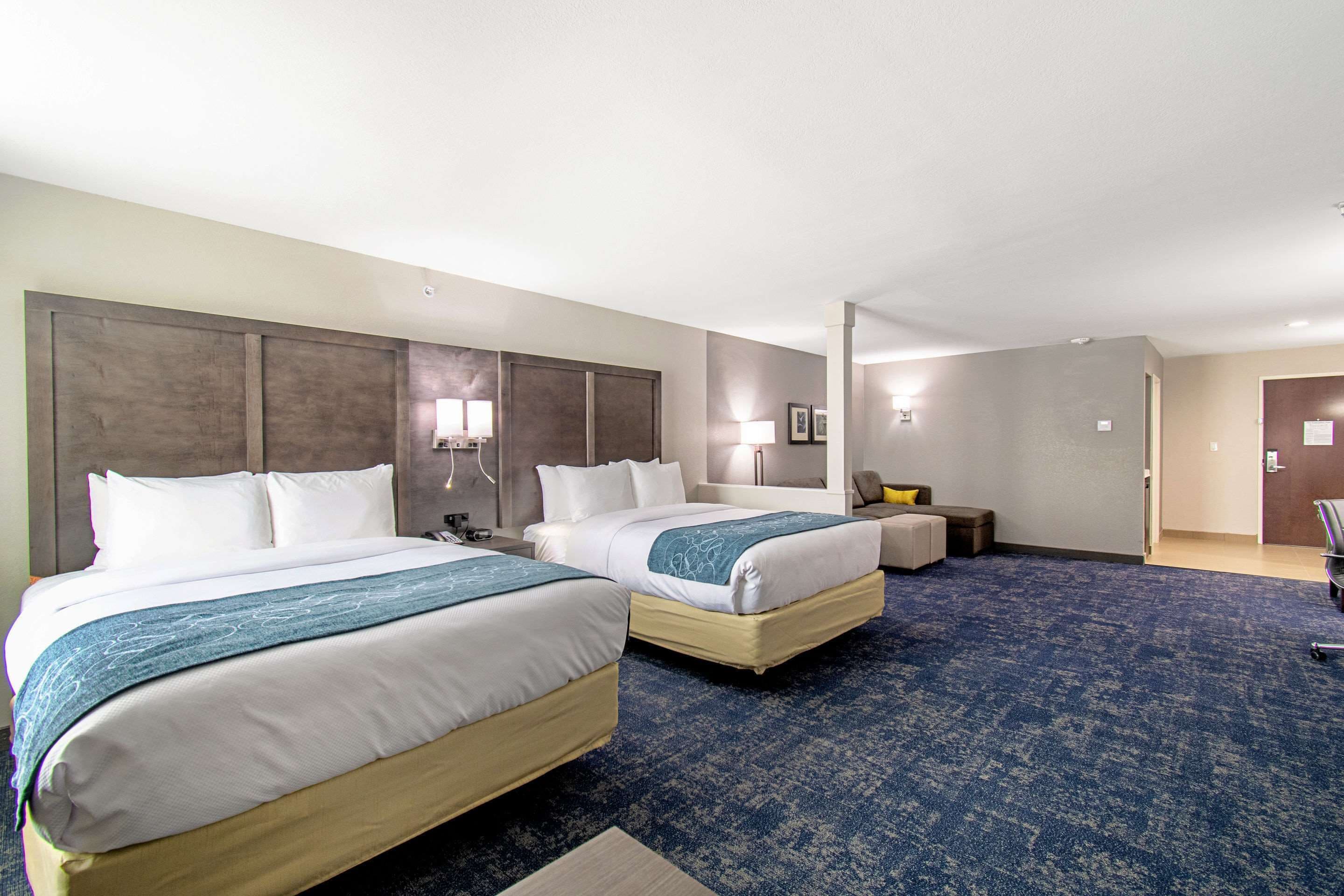 suite, multiple beds, non smoking (upgrade) | premium bedding, pillow-top beds, desk, laptop workspace