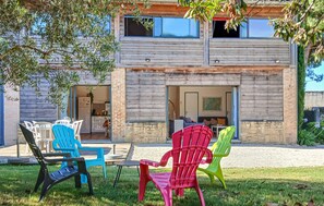 Outdoor dining - Awesome home in Pujaut (Pujaut)
