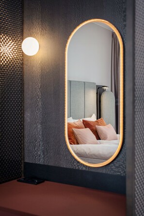 Daunenbettdecken, Zimmersafe, Schreibtisch, schallisolierte Zimmer