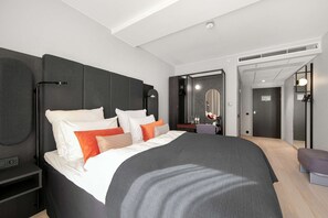 Daunenbettdecken, Zimmersafe, Schreibtisch, schallisolierte Zimmer