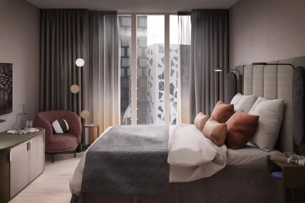 Down comforters, in-room safe, desk, soundproofing