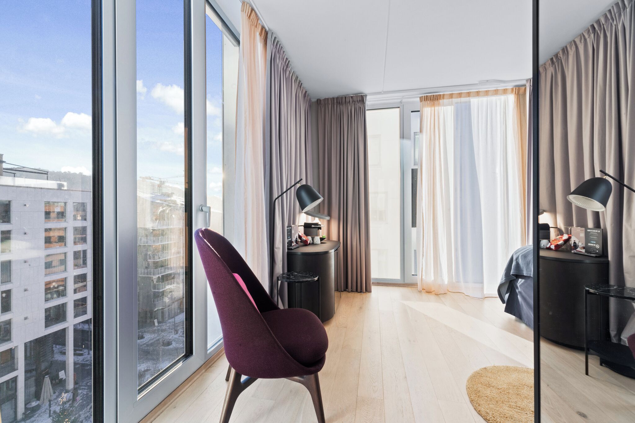 deluxe double room, non smoking | down duvets, in-room safe, desk, soundproofing