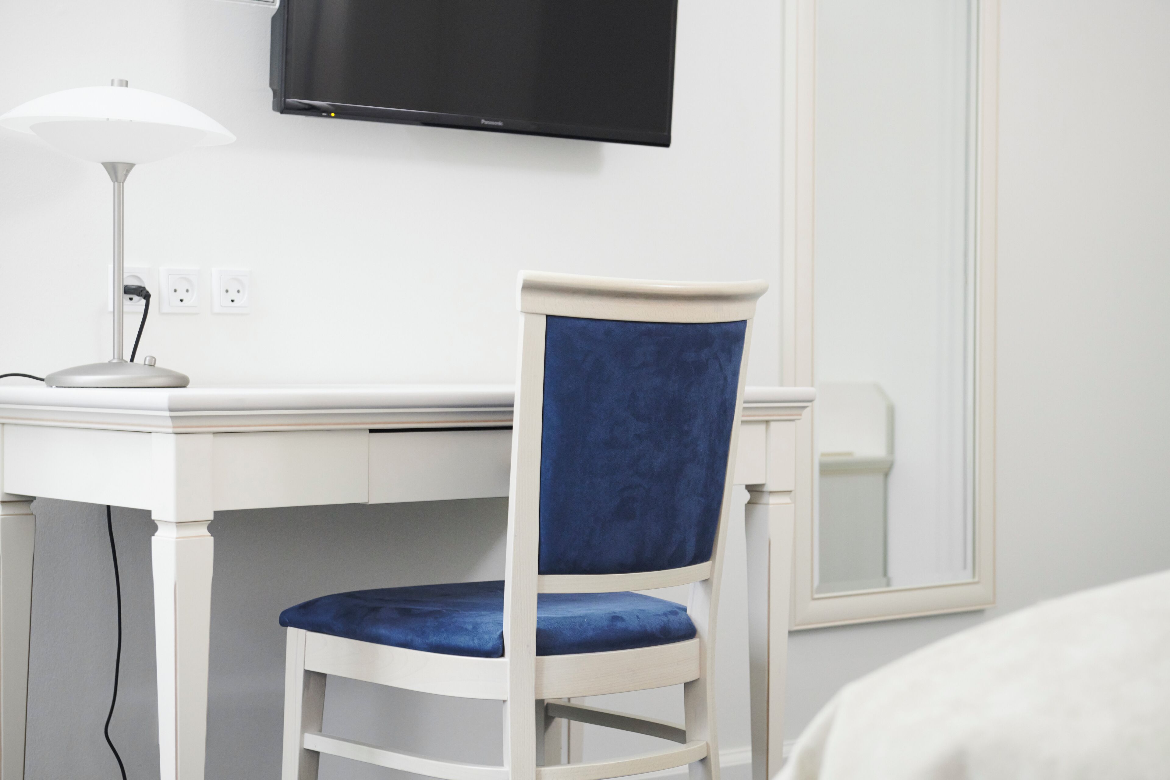 smart tv, heated floors