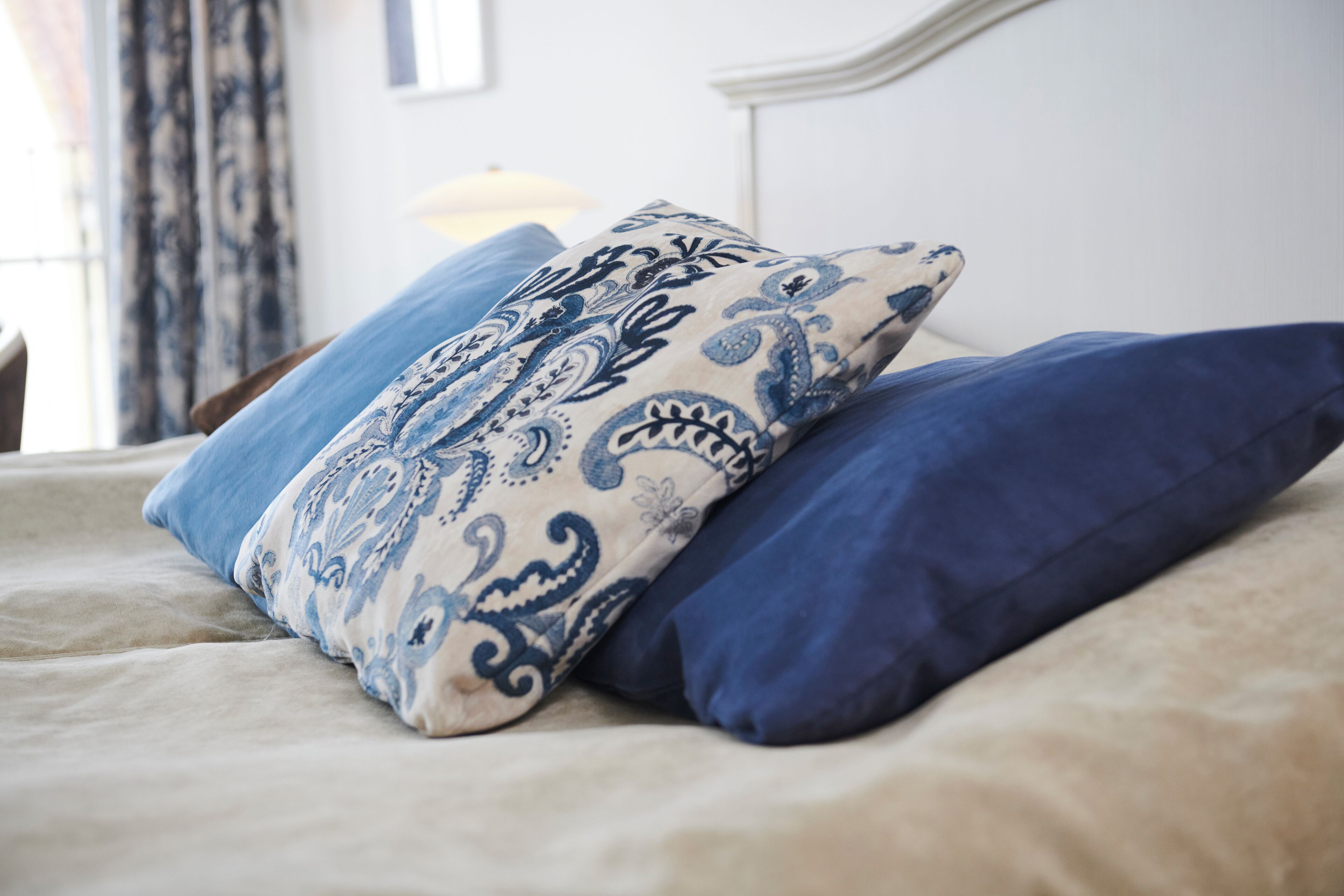 1 bedroom, hypo-allergenic bedding, desk, soundproofing