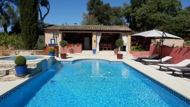 A swimming pool with a tiled edge, lounge chairs, and potted plants. - Mas Les Vieux Chenes (Lambesc)