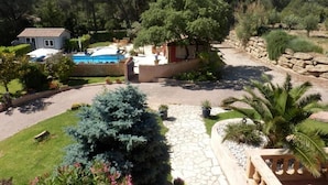 A residential property with a swimming pool, stone pathway, and lush greenery. - Mas Les Vieux Chenes (Lambesc)