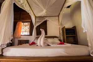 スーペリア ルーム ガーデンビュー | 客室ごとに異なるインテリア、ベッ  ドシーツ