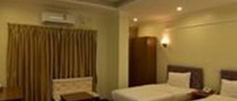 Superior trippelrum | Skrivbord, mörkläggningsgardiner och gratis wi-fi