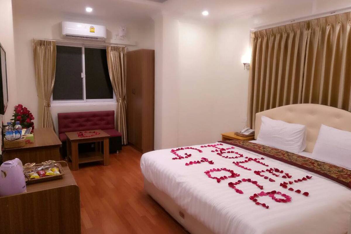 Meja, langsir/tirai gelap terus, Wi-fi percuma 