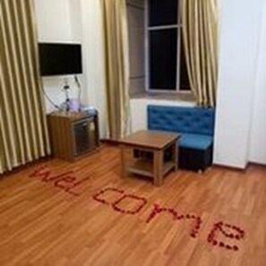 Superior Triple Room | Desk, blackout drapes, free WiFi - Hotel Grace Taunggyi (Taunggyi)