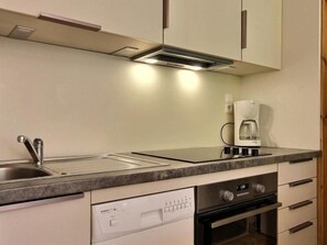 Kühlschrank, Mikrowelle, Geschirrspüler