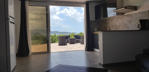 House with pool and garden and superb view of the Bay of Fort-de-France