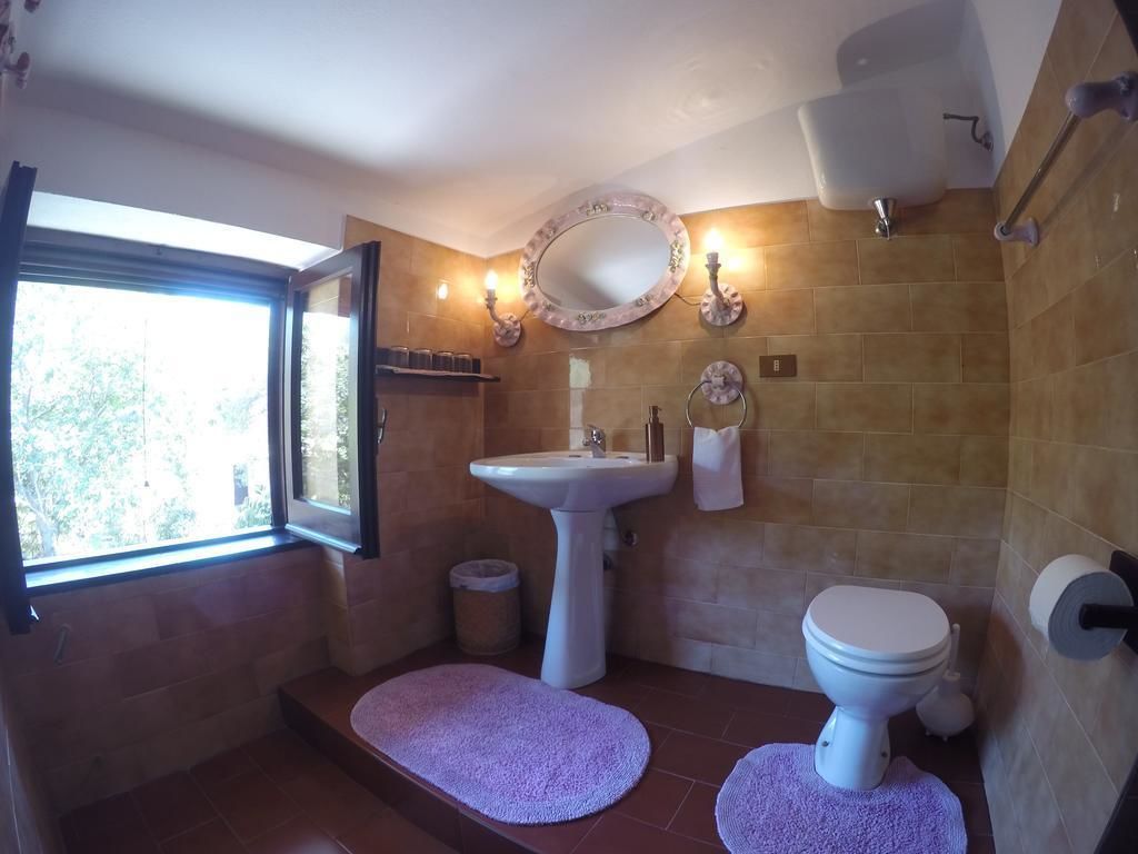 Economy Double Room | Bathroom | Shower, towels