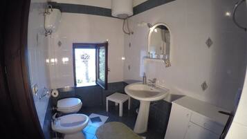 Double or Twin Room | Bathroom | Shower, towels