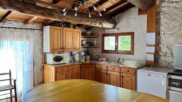 冰箱、微波炉、烤箱、炉灶