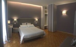 Superior dubbelrum - 1 queensize-säng - icke-rökare | Skrivbord, mörkläggningsgardiner, ljudisolering och extrasängar