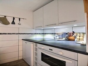 Refrigerador, horno y lavavajillas