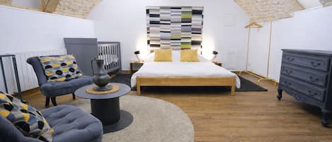 1 bedroom, desk, iron/ironing board, Internet