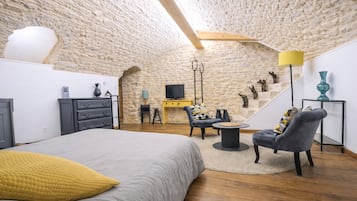 1 chambre, bureau, fer et planche à repasser, accès Internet